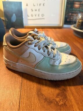Nike Low-Top Sneakers in White, Mint & Tan